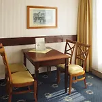 Seetelhotel Pommerscher Hof Wellnesshotel Im Herzen Der Kaiserbaeder Mit Direktem Zugang Zur Wellnessoase Shehrazade 4*