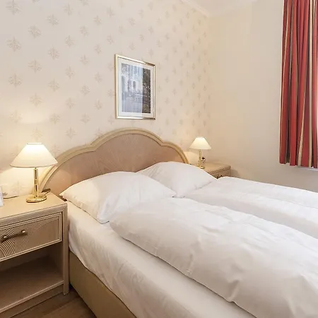 Hotel Seetelhotel Pommerscher Hof Wellnesshotel Im Herzen Der Kaiserbaeder Mit Direktem Zugang Zur Wellnessoase Shehrazade Heringsdorf (Usedom)