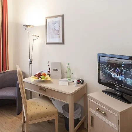 호텔 Seetelhotel Pommerscher Hof Wellnesshotel Im Herzen Der Kaiserbaeder Mit Direktem Zugang Zur Wellnessoase Shehrazade 4*