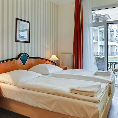 호텔 Seetelhotel Pommerscher Hof Wellnesshotel Im Herzen Der Kaiserbaeder Mit Direktem Zugang Zur Wellnessoase Shehrazade 4*