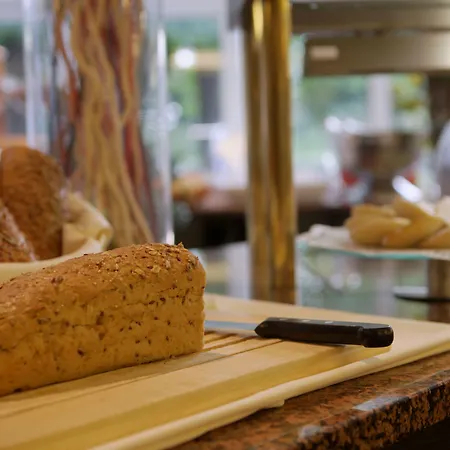 Seetelhotel Pommerscher Hof Wellnesshotel Im Herzen Der Kaiserbaeder Mit Direktem Zugang Zur Wellnessoase Shehrazade 4* Heringsdorf (Usedom)