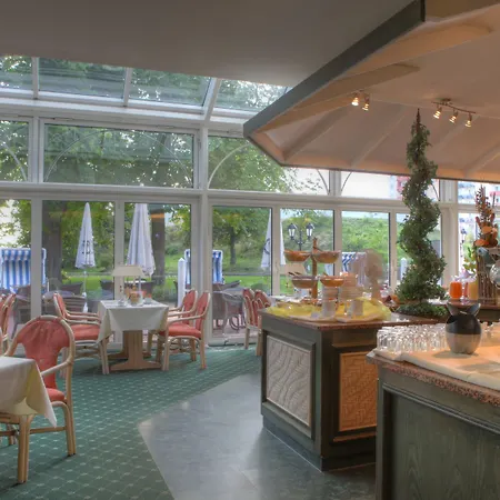 Hotel Seetelhotel Pommerscher Hof Wellnesshotel Im Herzen Der Kaiserbaeder Mit Direktem Zugang Zur Wellnessoase Shehrazade 4*