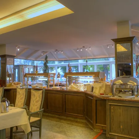Seetelhotel Pommerscher Hof Wellnesshotel Im Herzen Der Kaiserbaeder Mit Direktem Zugang Zur Wellnessoase Shehrazade 4* Heringsdorf