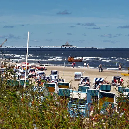 호텔 Seetelhotel Pommerscher Hof Wellnesshotel Im Herzen Der Kaiserbaeder Mit Direktem Zugang Zur Wellnessoase Shehrazade 4*