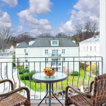 Hotel Seetelhotel Pommerscher Hof Wellnesshotel Im Herzen Der Kaiserbaeder Mit Direktem Zugang Zur Wellnessoase Shehrazade Heringsdorf (Usedom)