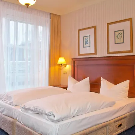 Seetelhotel Pommerscher Hof Wellnesshotel Im Herzen Der Kaiserbaeder Mit Direktem Zugang Zur Wellnessoase Shehrazade 4* Heringsdorf