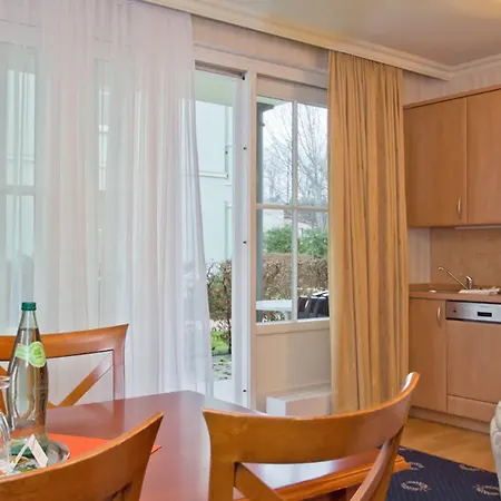 מלון Seetelhotel Pommerscher Hof Wellnesshotel Im Herzen Der Kaiserbaeder Mit Direktem Zugang Zur Wellnessoase Shehrazade הרינגסדורף