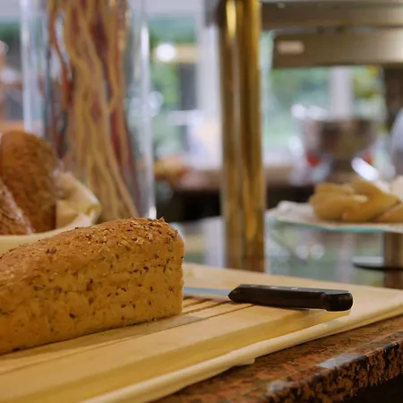 Seetelhotel Pommerscher Hof Wellnesshotel Im Herzen Der Kaiserbaeder Mit Direktem Zugang Zur Wellnessoase Shehrazade 4* Heringsdorf (Usedom)