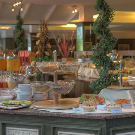 Seetelhotel Pommerscher Hof Wellnesshotel Im Herzen Der Kaiserbaeder Mit Direktem Zugang Zur Wellnessoase Shehrazade Heringsdorf (Usedom)