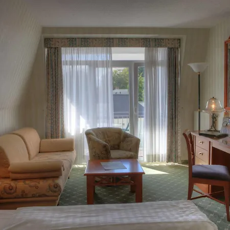 Hotel Seetelhotel Pommerscher Hof Wellnesshotel Im Herzen Der Kaiserbaeder Mit Direktem Zugang Zur Wellnessoase Shehrazade Heringsdorf (Usedom)