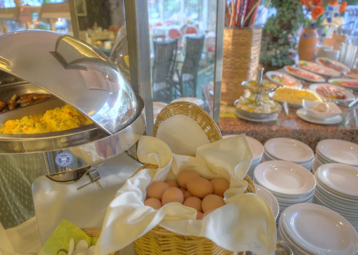 Hotell Seetelhotel Pommerscher Hof Wellnesshotel Im Herzen Der Kaiserbaeder Mit Direktem Zugang Zur Wellnessoase Shehrazade 4*