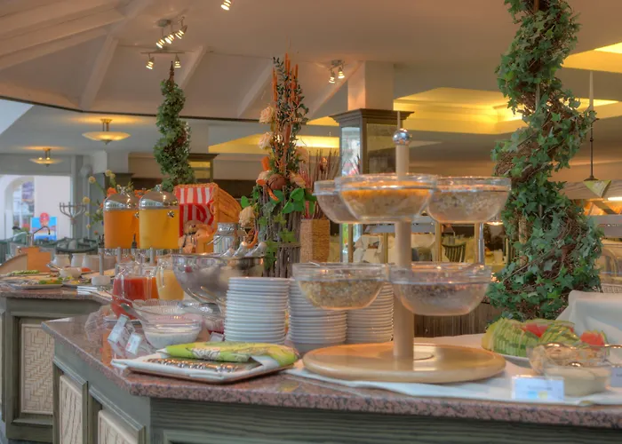 Hotell Seetelhotel Pommerscher Hof Wellnesshotel Im Herzen Der Kaiserbaeder Mit Direktem Zugang Zur Wellnessoase Shehrazade Heringsdorf (Usedom)