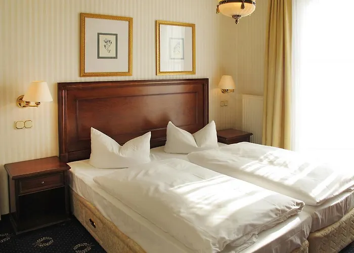 Hotell Seetelhotel Pommerscher Hof Wellnesshotel Im Herzen Der Kaiserbaeder Mit Direktem Zugang Zur Wellnessoase Shehrazade Heringsdorf (Usedom)